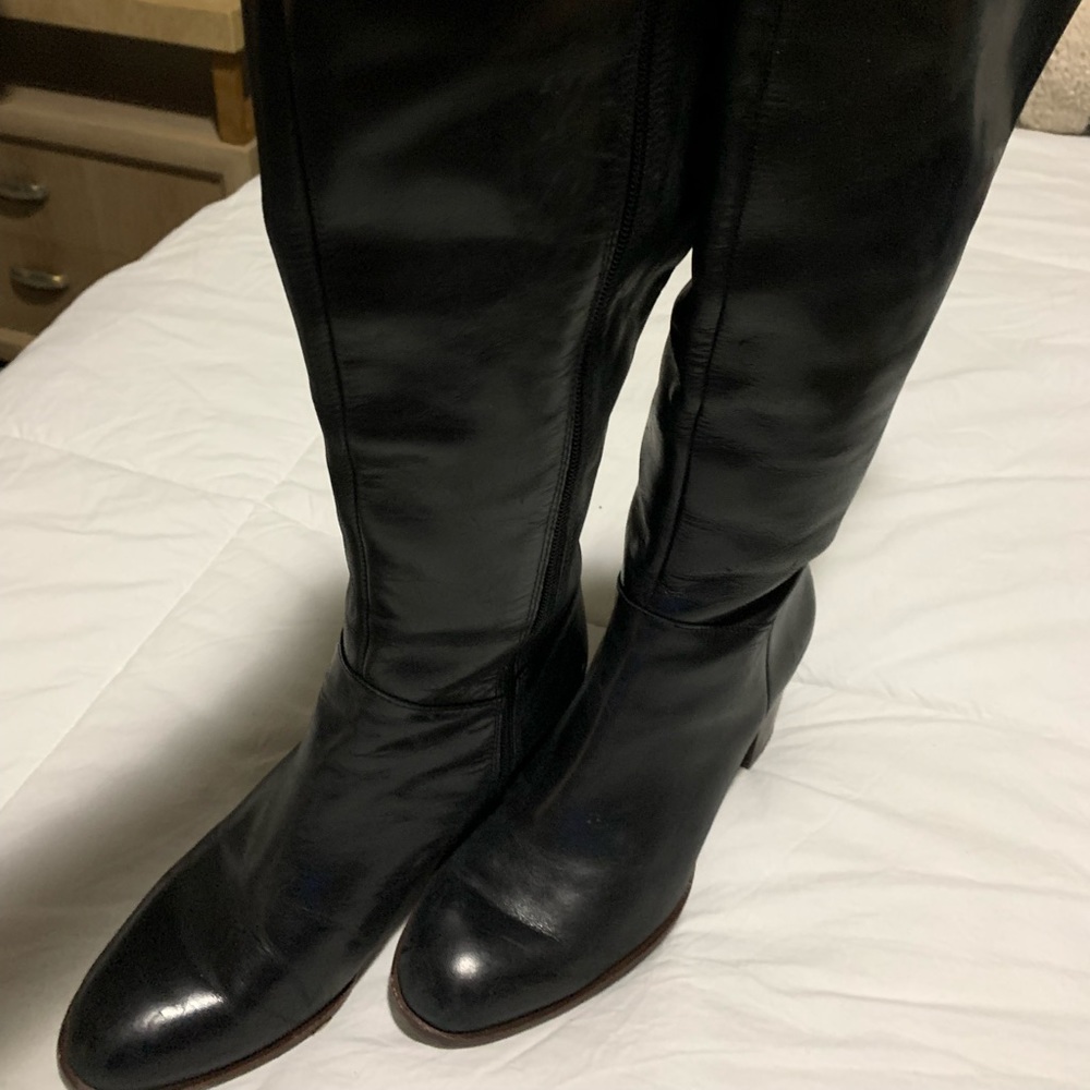 Antonio Melani black leather boots.  Size 7 W Boots are almost brand new. - Picture 5 of 6
